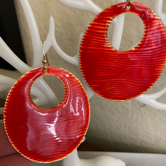 5/$10❤️❤️❤️NEW 80s Enamel Metal UpCycled Dangling Earrings By Alyce Rancour - Picture 1 of 7